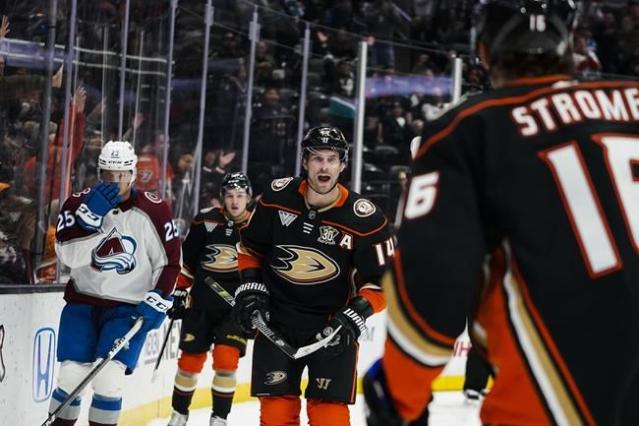 Leo Carlsson hjälper inte laget att slå Colorado Avalanche igen